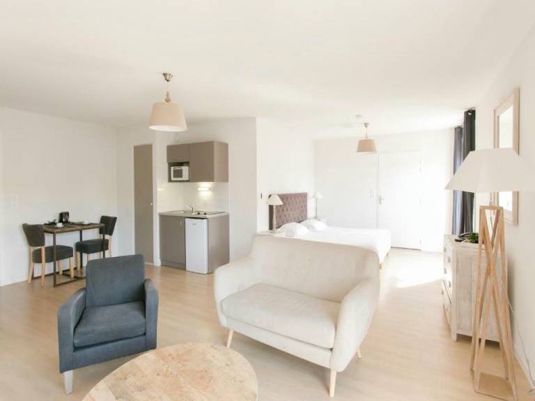 Serviced apartment for 127 persons — photo 2