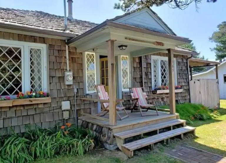 Cottage  Rockaway Beach