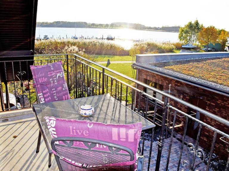 Apartment with barbeque & yard — photo 4