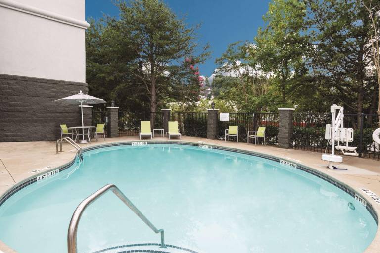 La Quinta Inn & Suites by Wyndham Kennesaw — photo 5