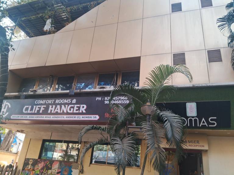 Hotel Cliff Hanger in Mumbai