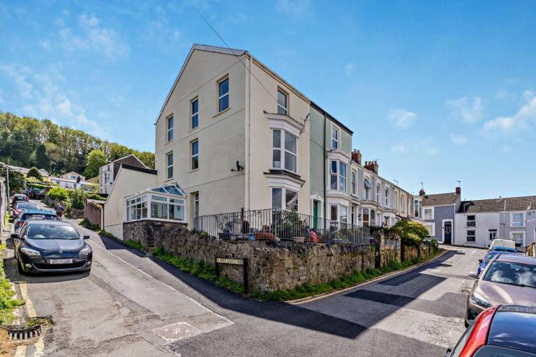 Cottage with garden in Swansea