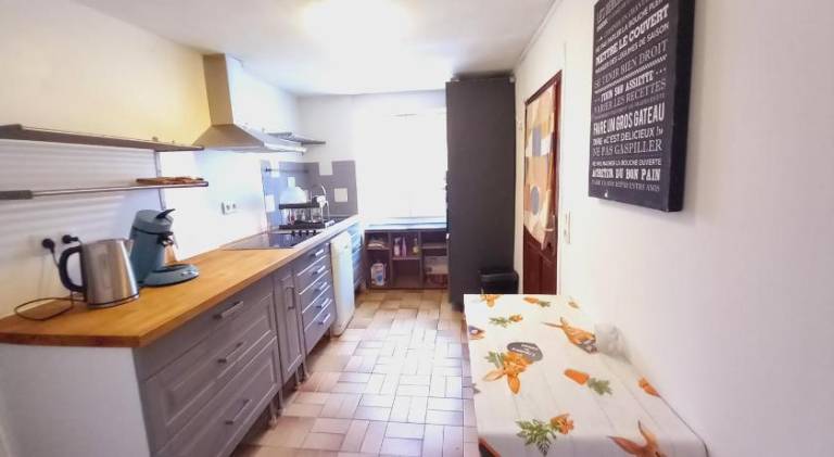 Holiday apartment with BBQ, yard & patio — photo 5