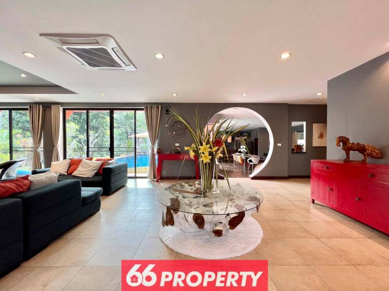 Fully equipped spacious villa with pool, jacuzzi & garden | Perfect for remote work | Pet-friendly — photo 3