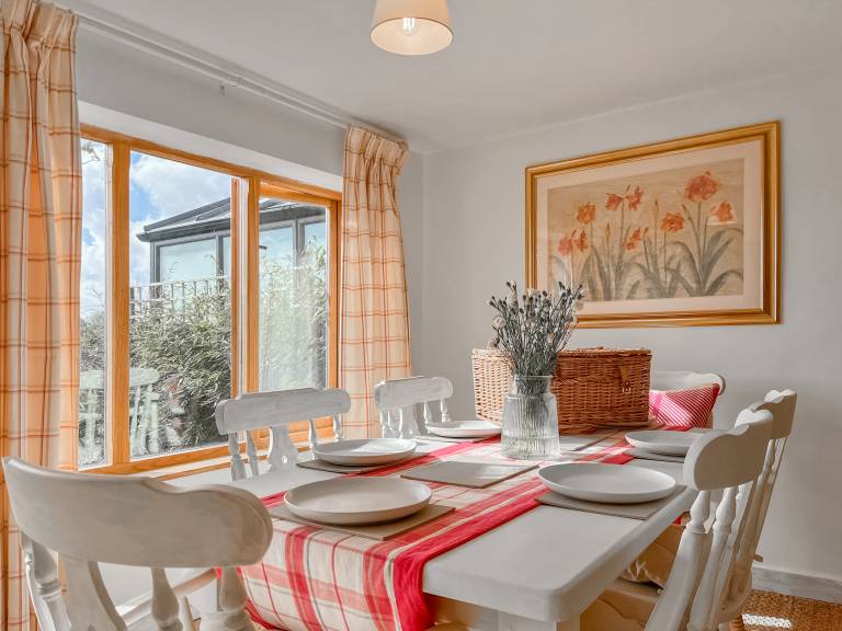 Family-friendly wonderful cottage with patio, yard & barbeque | Dogs allowed — photo 4