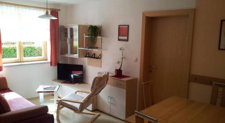 Beautiful holiday apartment with patio, BBQ & yard | Pets are welcome — photo 2