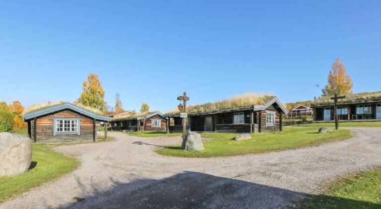 Lodge with patio & yard — photo 4