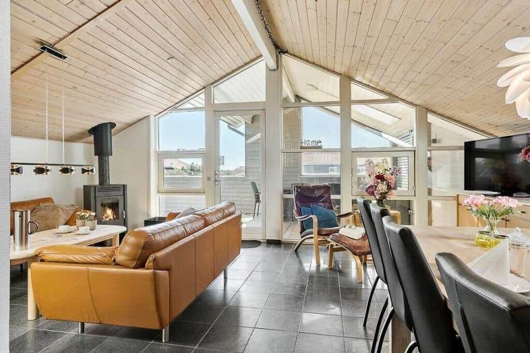 Vacation home with terrace, pool & BBQ — photo 4