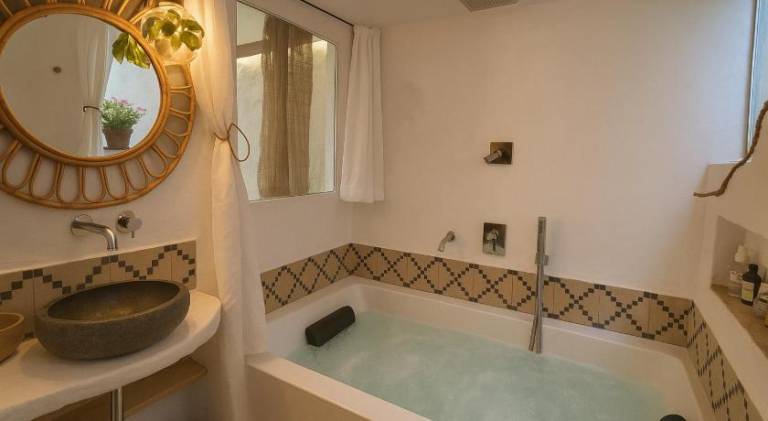Holiday apartment with jacuzzi — photo 2