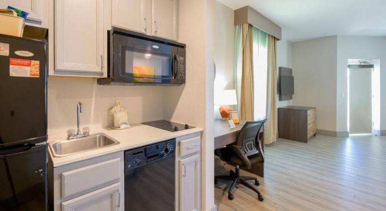 Hawthorn Extended Stay by Wyndham Panama City Beach — photo 4