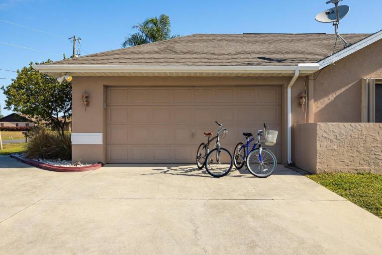 Family-friendly charming house with yard, grill & private pool | Dogs allowed — photo 2