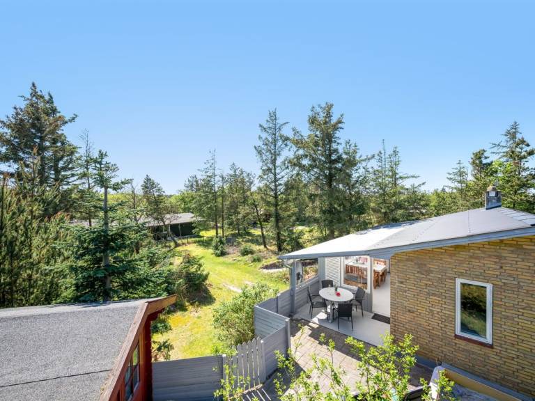 House with terrace — photo 3
