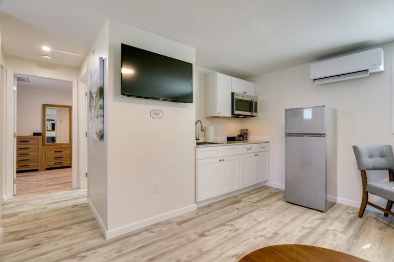 3 Mi to Beach & Pier: Pet-Friendly Cape Cod Apt! — photo 2
