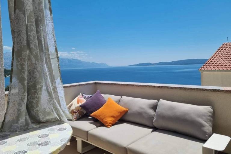 One bedroom apartment with terrace and sea view Lokva Rogoznica, Omiš (A-25499-a) in Omis