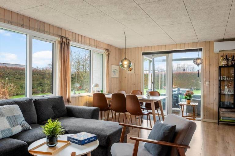 Family-friendly vacation home with grill, patio & yard | Pets are welcome — photo 2