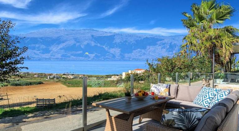 Villa with patio, yard & private pool | Water view | Suitable for remote work — photo 3