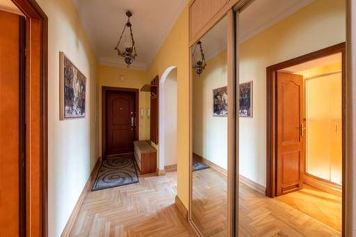 HaPPy Inn ArkA the heart of Old Town, Self-Check-in, A-C, Car-Parking, Balkony — photo 4