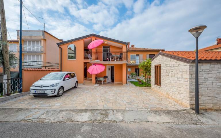 Comfortable flat just 250 metres from the beach with large garden and barbecue — photo 4