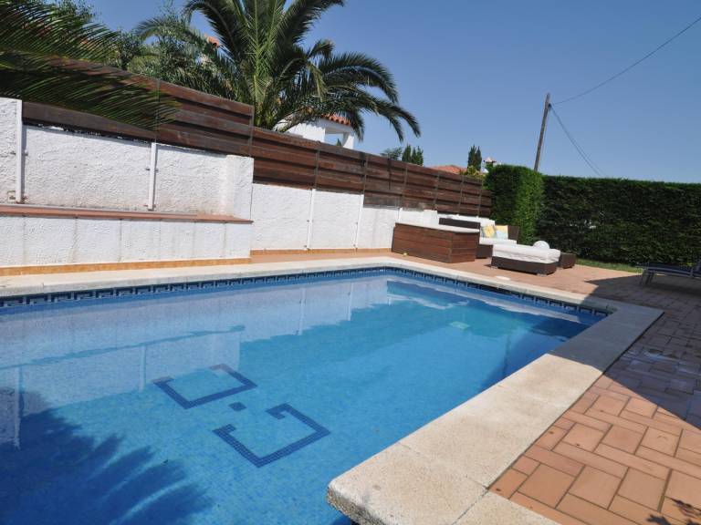Villa with garden, barbecue & private pool — photo 2