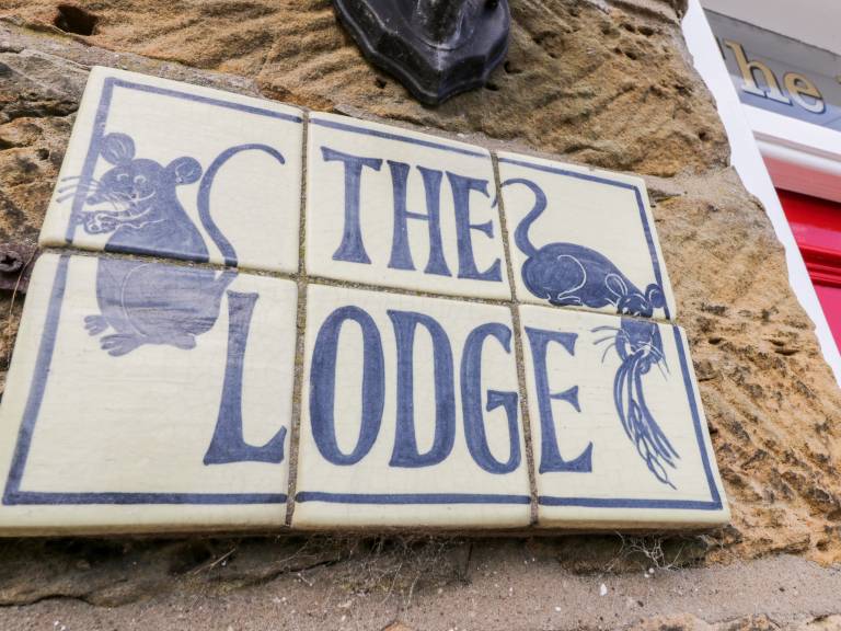 Family-friendly cottage with yard & patio | Beach view | Dogs allowed — photo 3
