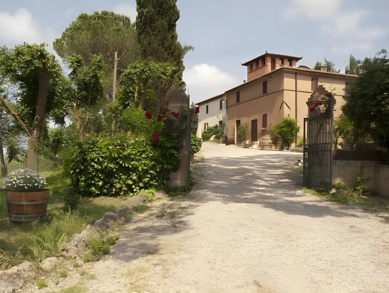 Children-friendly farm with jacuzzi, pool & yard | Pet-friendly in Buonconvento