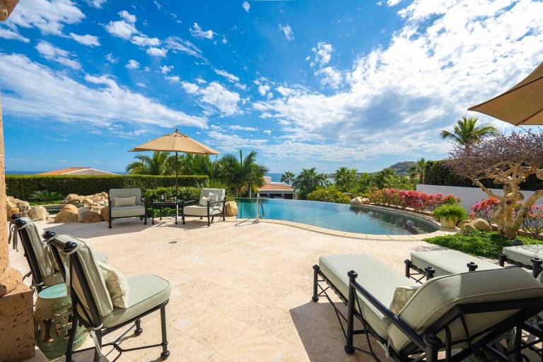 Casa del Atun with 7 bedrooms and 7 5 bathrooms