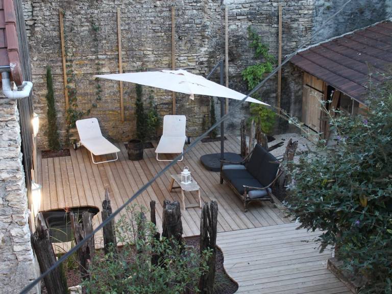 Cottage with barbeque in Dijon