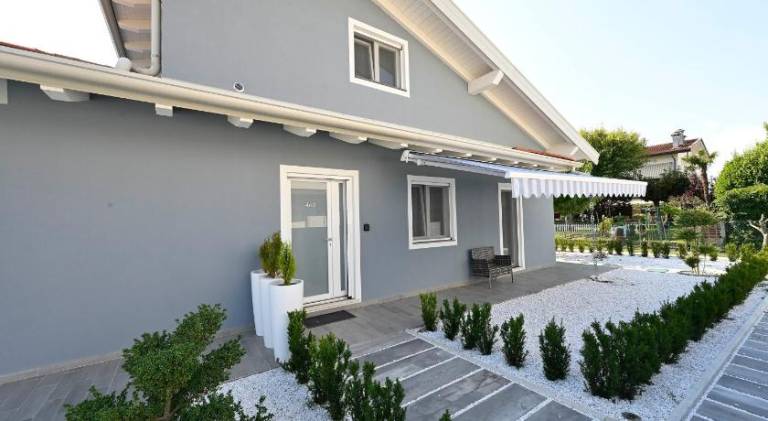 Vacation home with yard & patio — photo 5