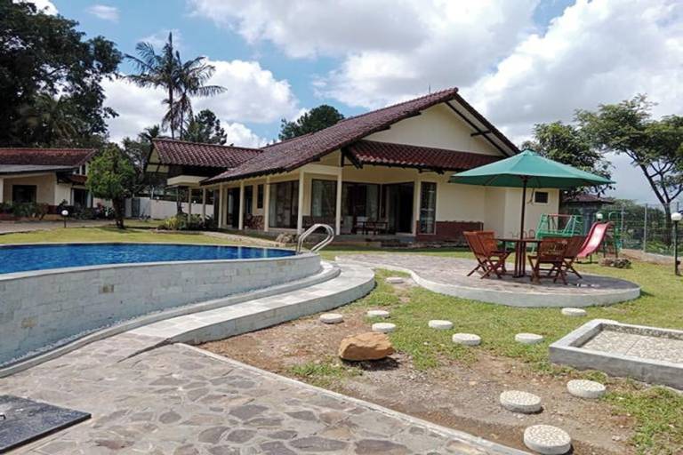 Villa  Cisarua