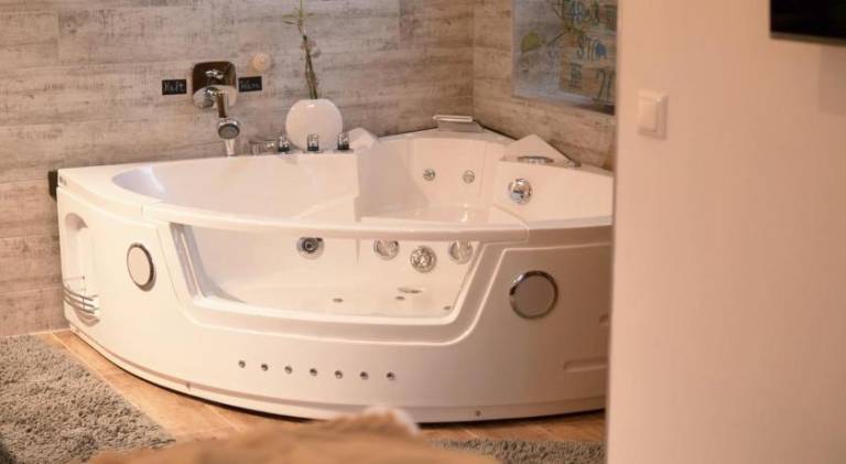 Lovely holiday apartment with hot tub | Dogs allowed — photo 3