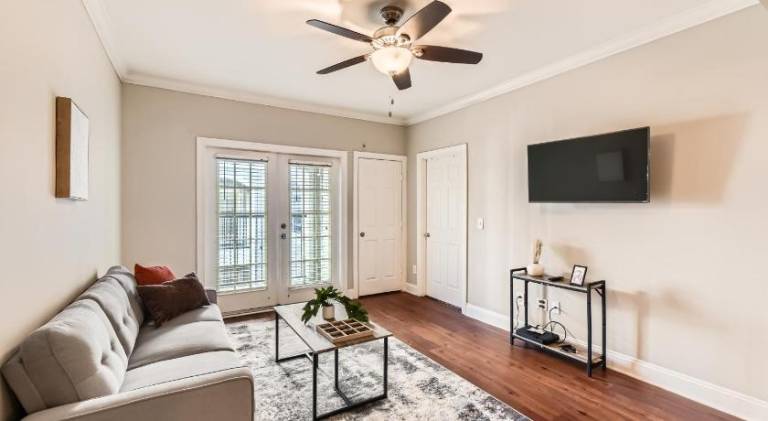 Lovely apartment | Next to Bank of America Plaza | Good for workation | Pet-friendly — photo 2