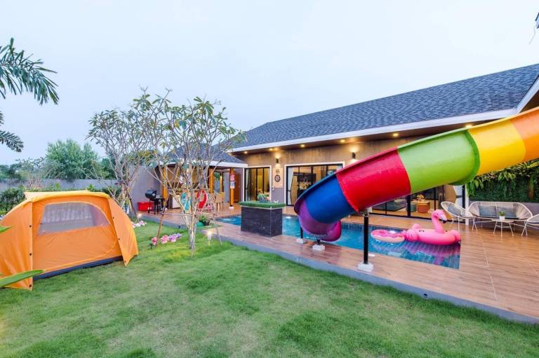 Villa with yard, barbecue & pool — photo 4