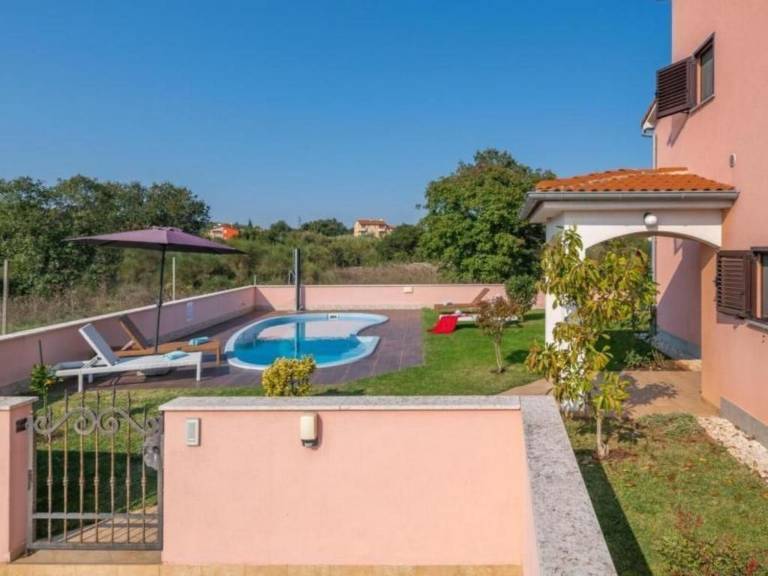 Fully equipped charming house with private pool, barbecue & yard | Nature view | Dogs allowed — photo 5