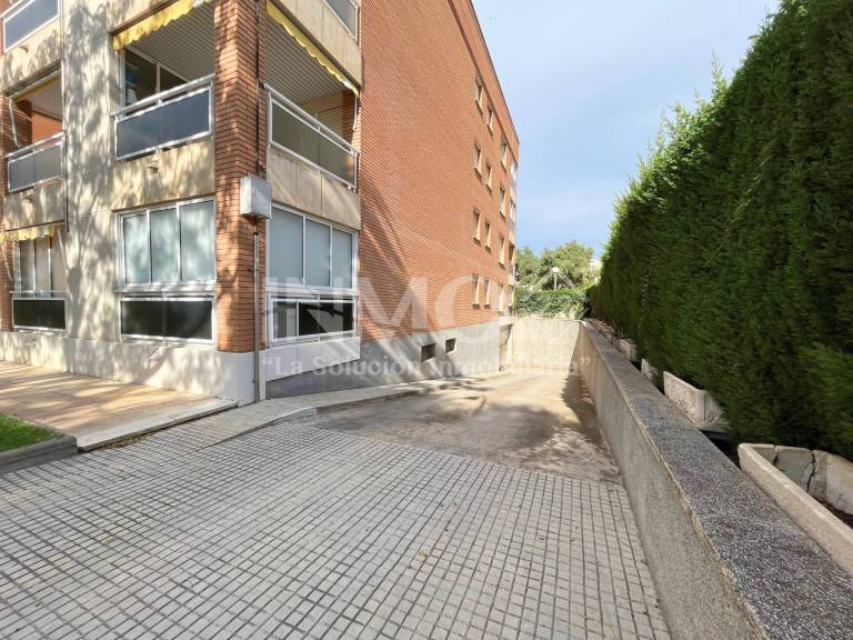 Apartment with pool & patio — photo 4