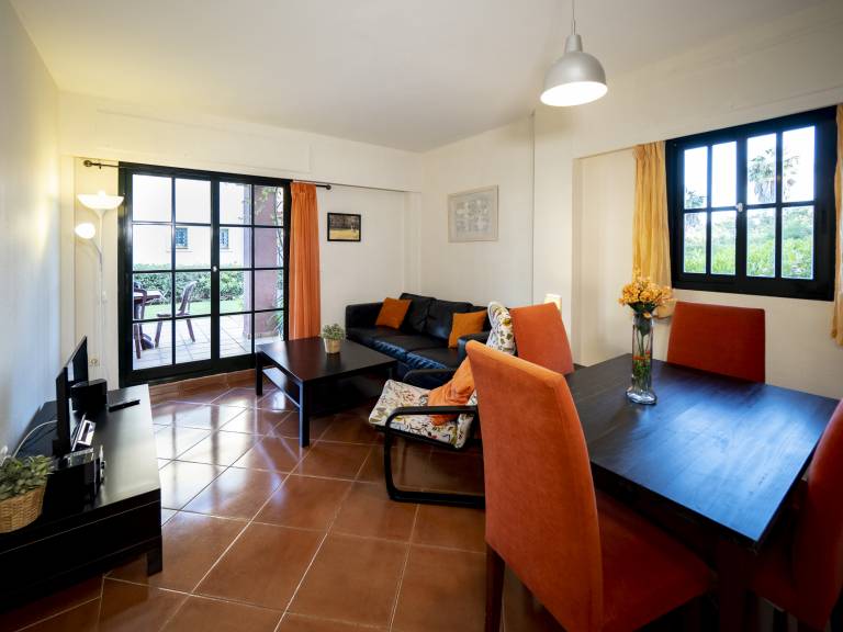 Fully equipped holiday apartment with garden, patio & pool | Pet-friendly — photo 2