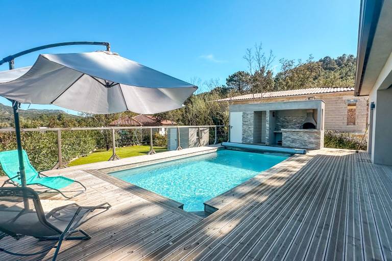 Villa with private pool, patio & yard — photo 3