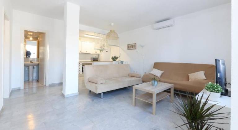 Rental apartment with private pool, terrace & yard — photo 4