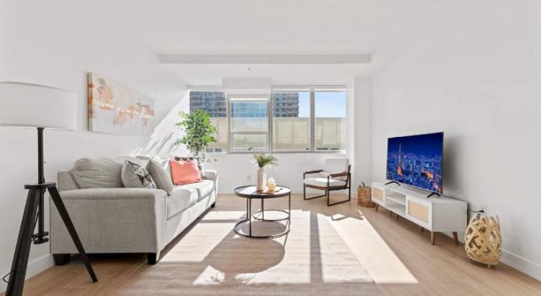 Stylish LA Getaway near Downtown Prime Location on Wilshire Blvd