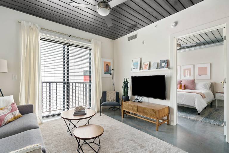 Mid Main Lofts 6424 Cool designer 1BR loft Midtown