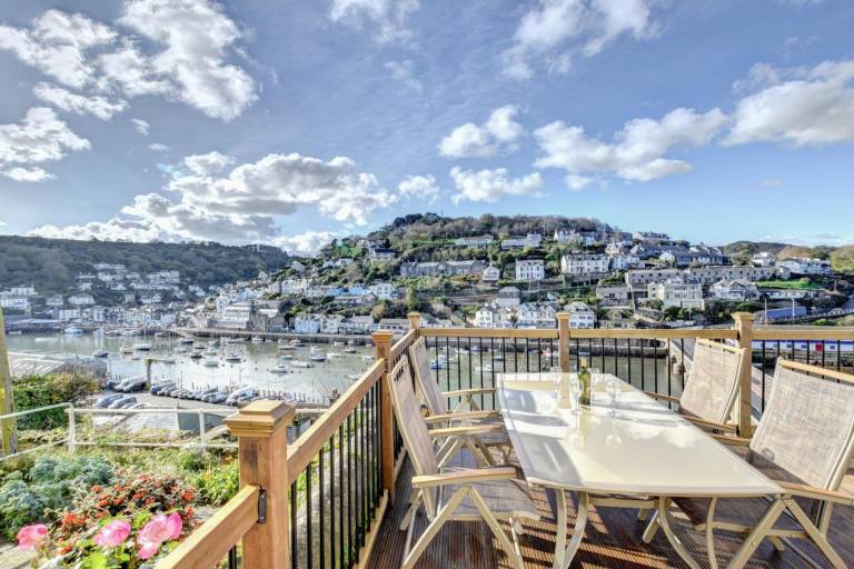 Cottage with terrace & yard | Water view in Looe