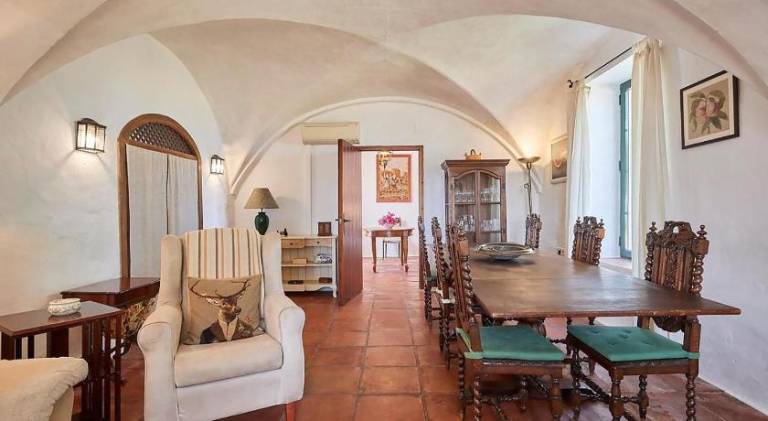 House with pool — photo 3