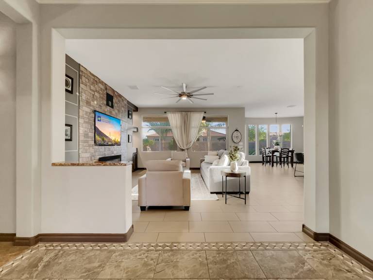 Family-friendly vacation home with patio, private pool & garden | Pets allowed — photo 4