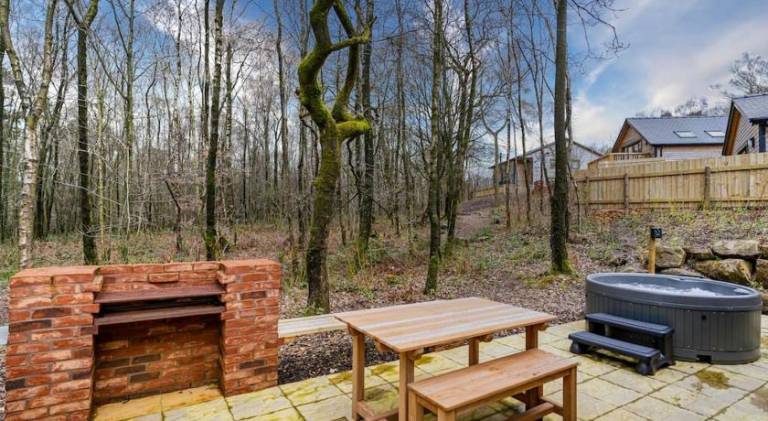 Vacation home with hot tub — photo 4