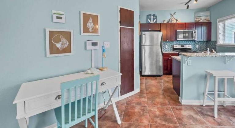 1BR Quaint First Floor 3 min Walk to beach — photo 4