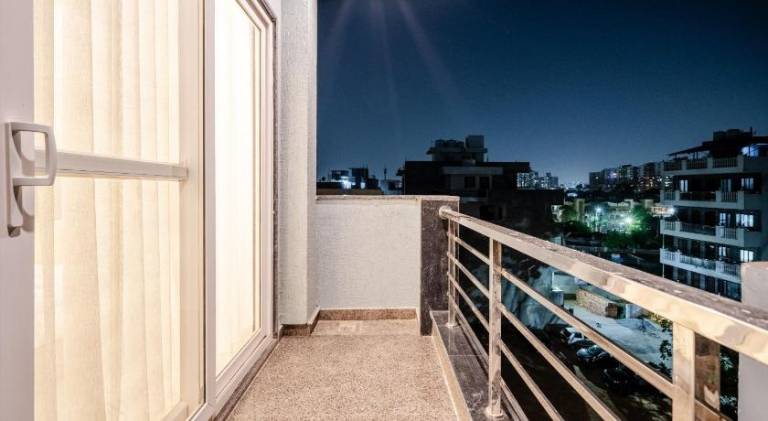 Lime Tree 1BHK Service Apartment Sector 52 Gurgaon — photo 4
