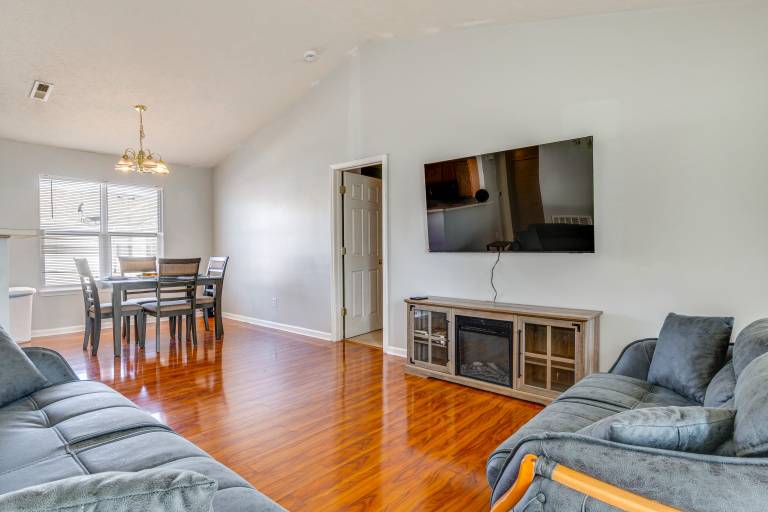 Quiet + Convenient! 2-Story Townhouse in NW Indy — photo 2