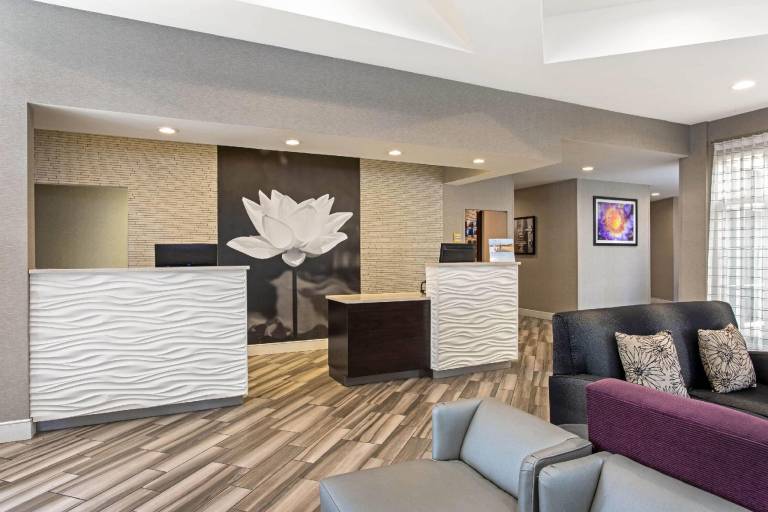 La Quinta Inn & Suites by Wyndham Orlando Airport — photo 5