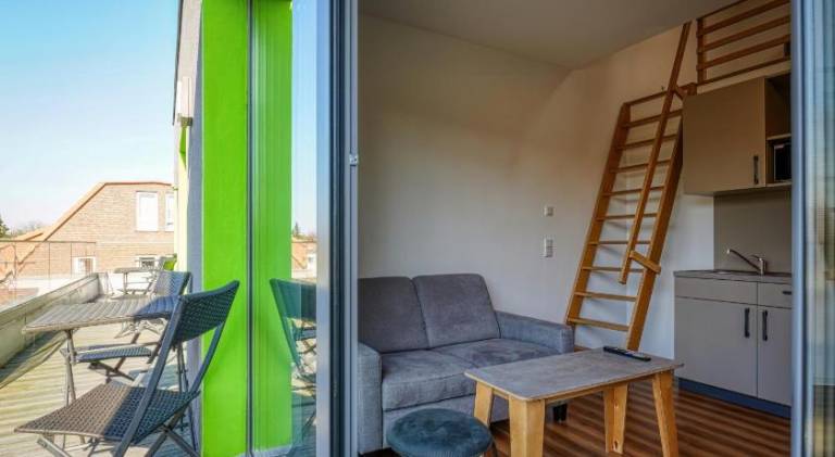 Serviced apartment with patio & garden — photo 3