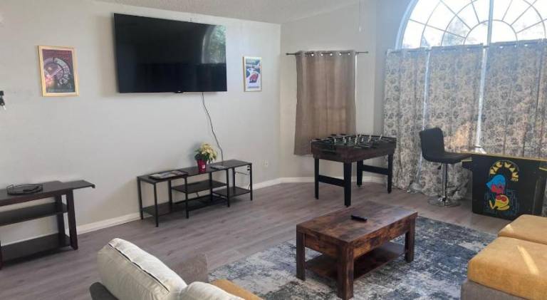 Rental apartment with hot tub & pool in Kissimmee, FL