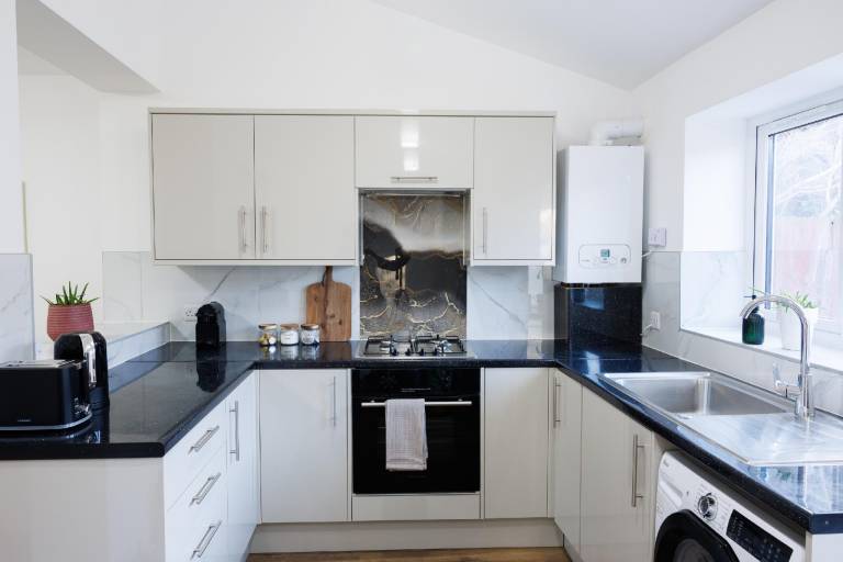 Lovely vacation home with yard | Suitable for remote work | Pet-friendly — photo 3